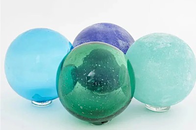 Boules de verre colorées