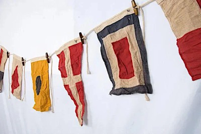 8 Flag Garland