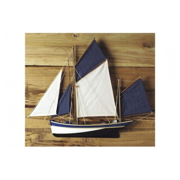 Half hull sailboat