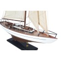 Segelboot aus Holz