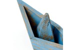 Barca in legno blu fatta a mano