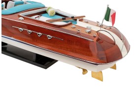 Bateau à moteur