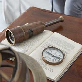 Nautical instruments: Elegant decoration for lovers of navigation